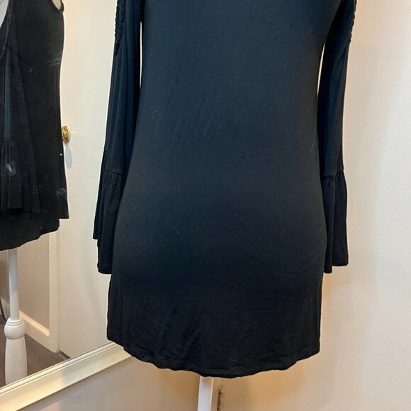 Cable & Gauge Black cold shoulder bell sleeve top, Size Small - Picture 5 of 11